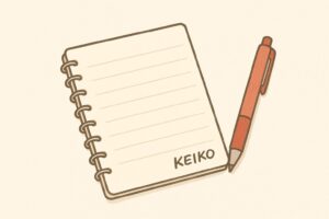 《恵子のメモ帳》シリーズで使用する、小さな spiral メモ帳と赤いペンのイラスト。ページの端には「Keiko」とさりげなく記されており、文章題の学習ポイントをまとめるコーナーの共通アイコンとして使えるデザイン。 
